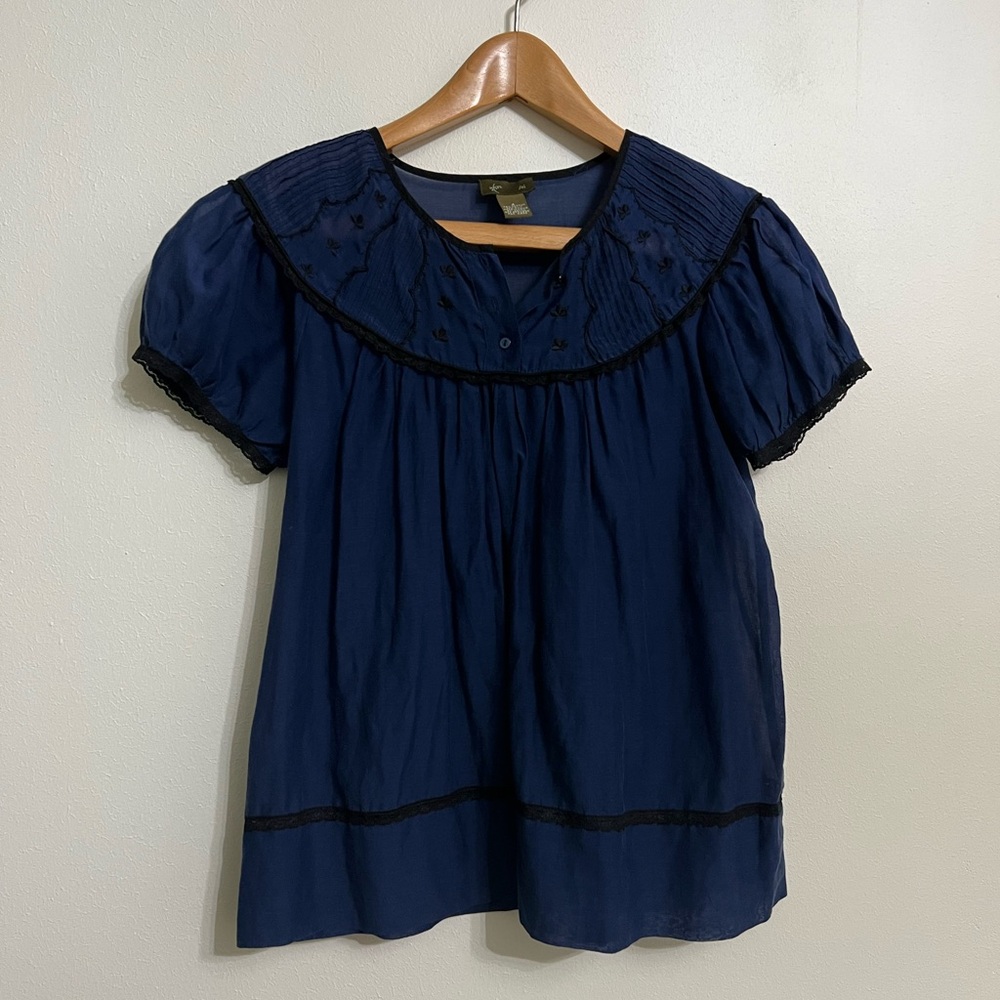 Anthropologie “Fei” Navy Pintuck Peasant Blouse — Women’s Size 4 blue black